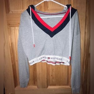 Women’s Tommy Hilfiger cropped hooded sweater size medium